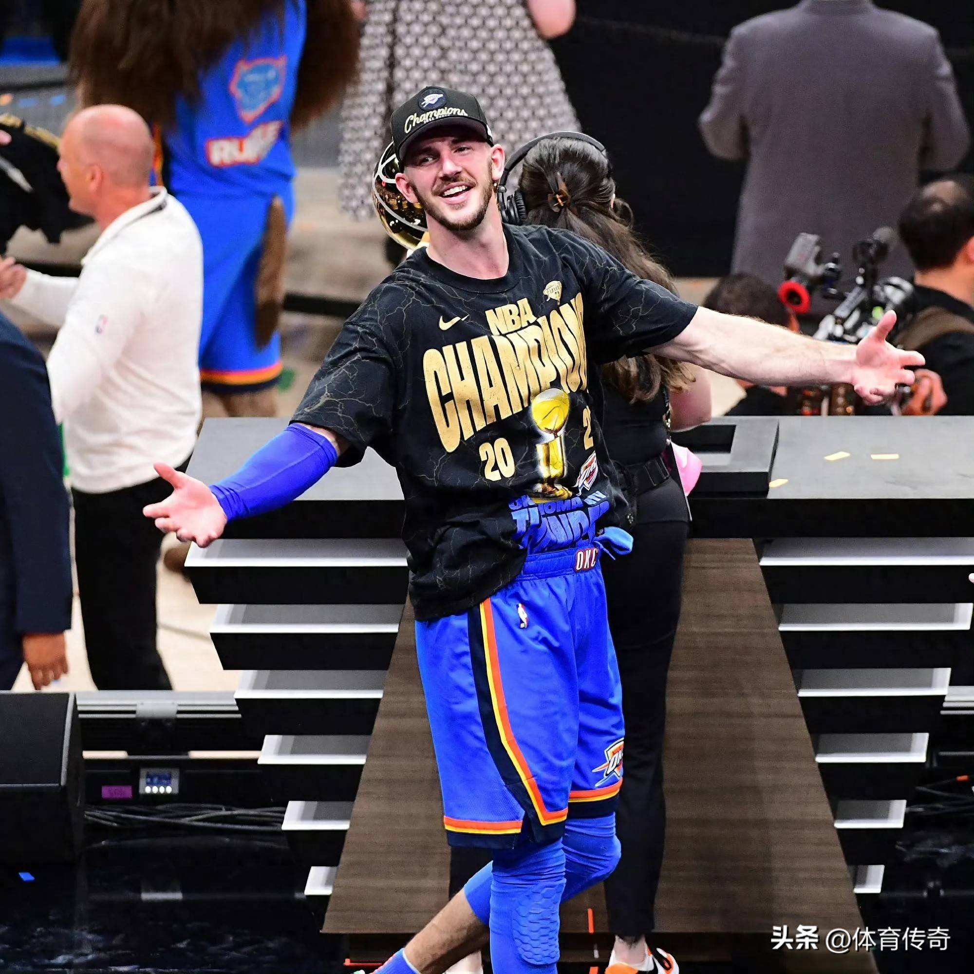 黄蜂险胜湖人B队,卡鲁索送出助攻 黄蜂险胜湖人B队,卡鲁索送出助攻