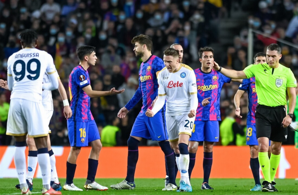 那不勒斯绝地反击意大利,佩德里统治全场 那不勒斯绝地反击意大利,佩德里统治全场