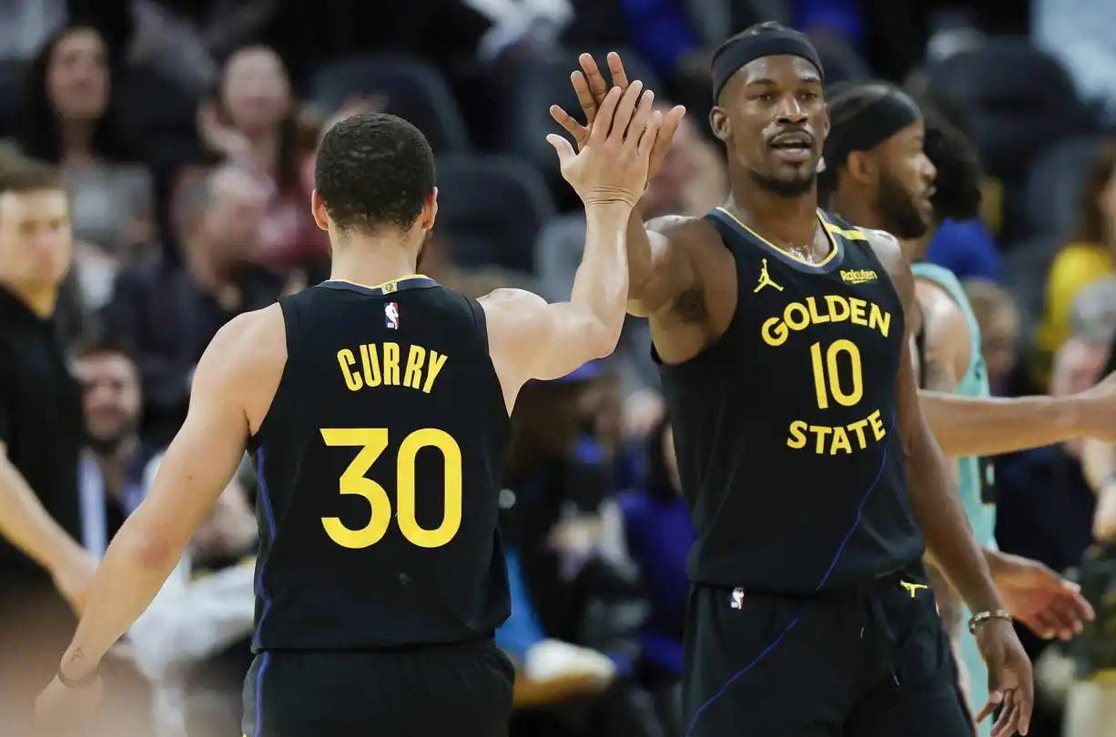 包含马刺轻取南韩男篮,库里三分雨点燃全场的词条 包含马刺轻取南韩男篮,库里三分雨点燃全场的词条