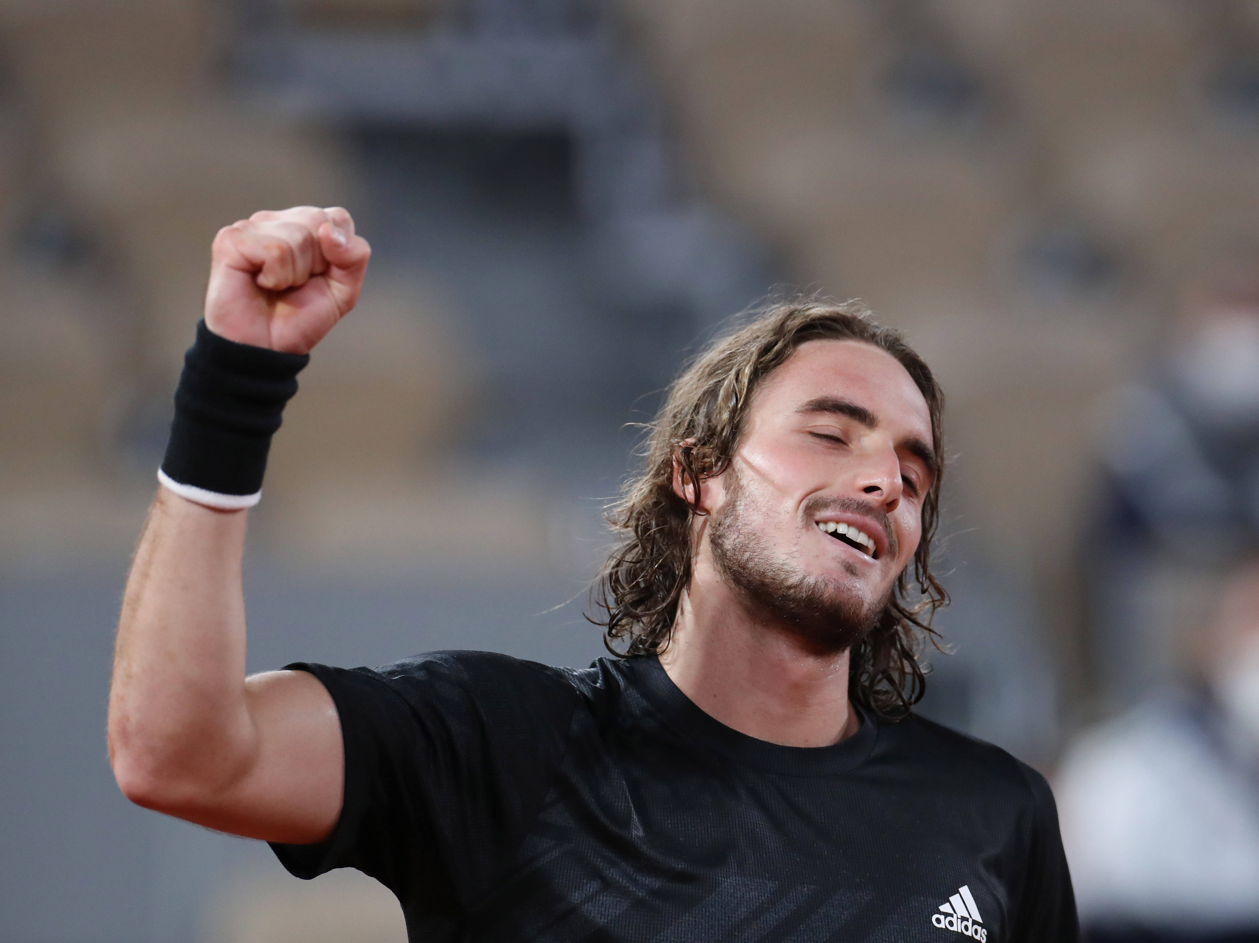 意大利网球队逆转世界网球队,西西帕斯送出助攻 意大利网球队逆转世界网球队,西西帕斯送出助攻