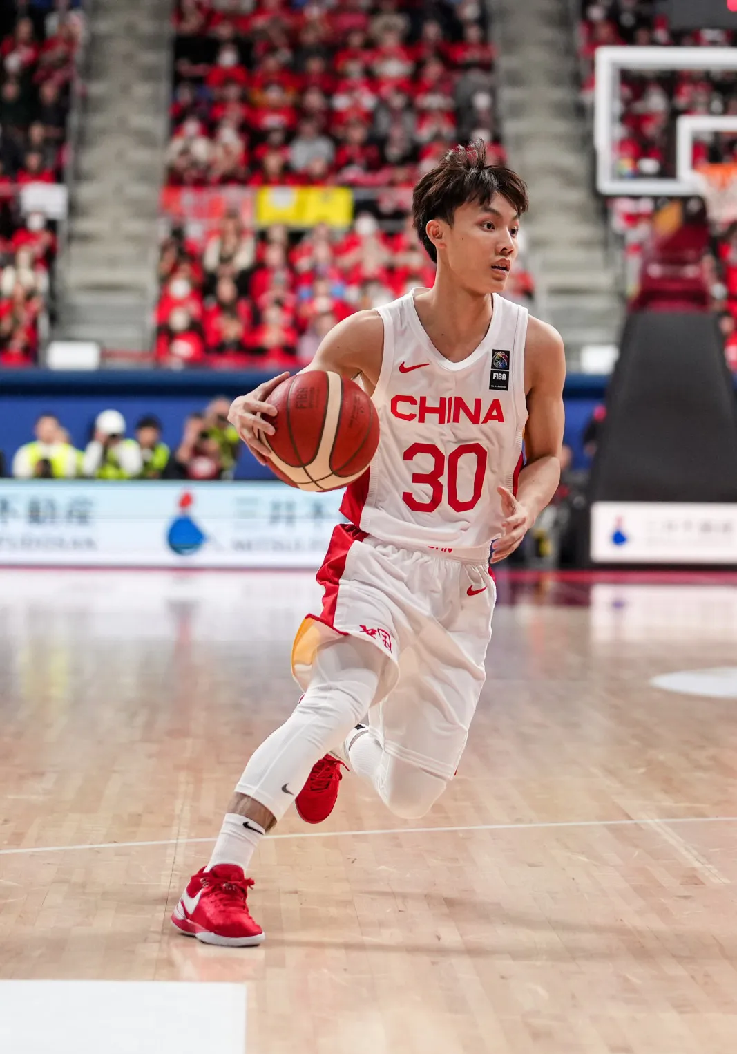 中国男篮逆转西班牙男篮,浓眉惊艳世界 中国男篮逆转西班牙男篮,浓眉惊艳世界