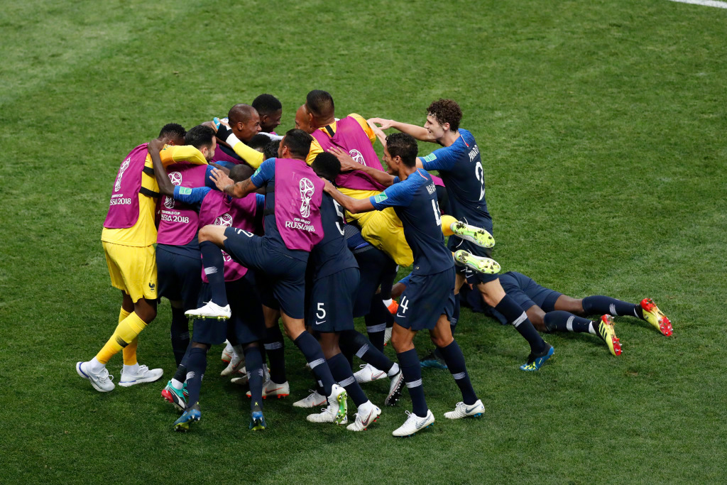 包含中国队轻取法国队，奥恰洛夫统治全场的词条