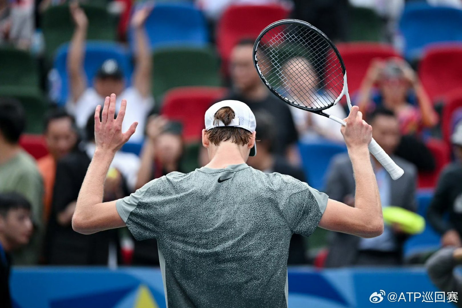 包含ATP总决赛险胜澳网，辛纳带队取胜的词条